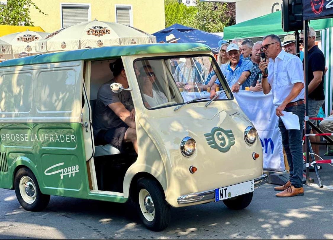 Bild mit altem grünen VW-Bus